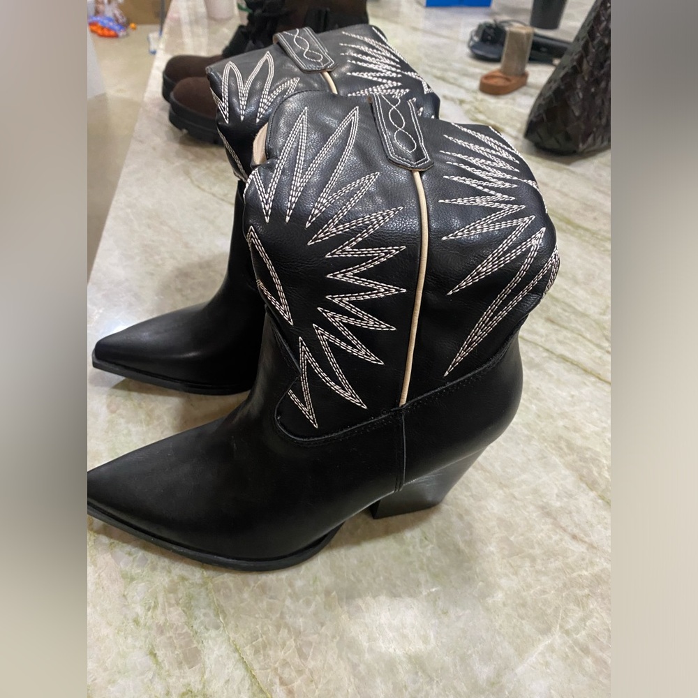 Mid calf Weatern Boots